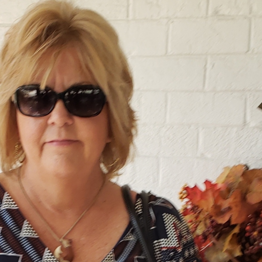 Meet your Posher, Leslie